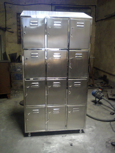 Locker with 12 Comp